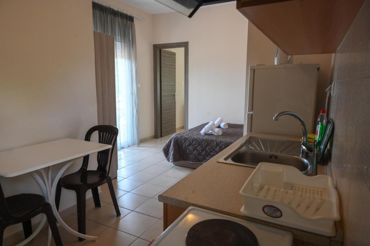 Priona Rooms ปาราเลีย สโกทินิส ภายนอก รูปภาพ