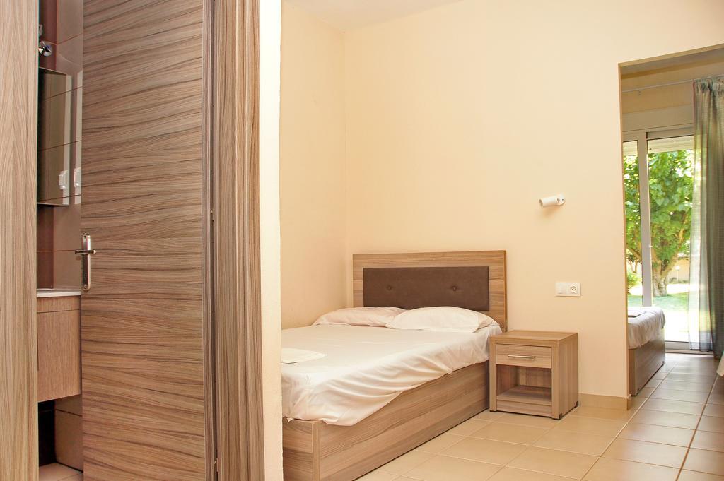 Priona Rooms ปาราเลีย สโกทินิส ภายนอก รูปภาพ