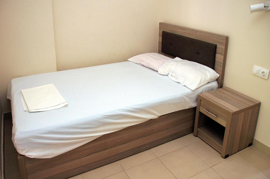 Priona Rooms ปาราเลีย สโกทินิส ภายนอก รูปภาพ
