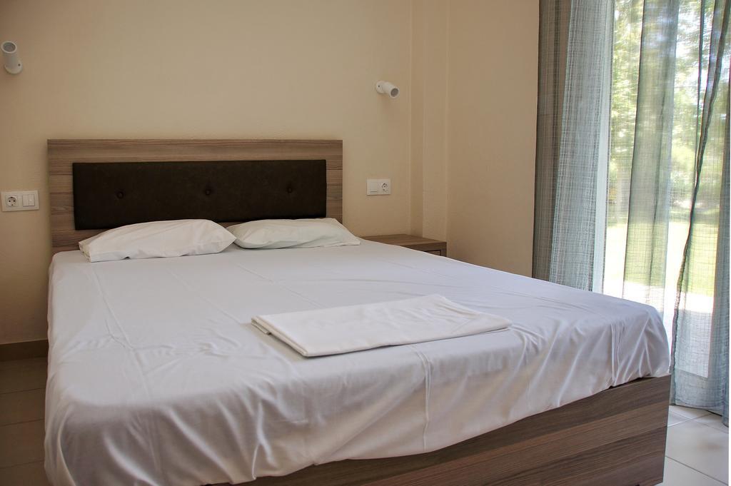 Priona Rooms ปาราเลีย สโกทินิส ภายนอก รูปภาพ