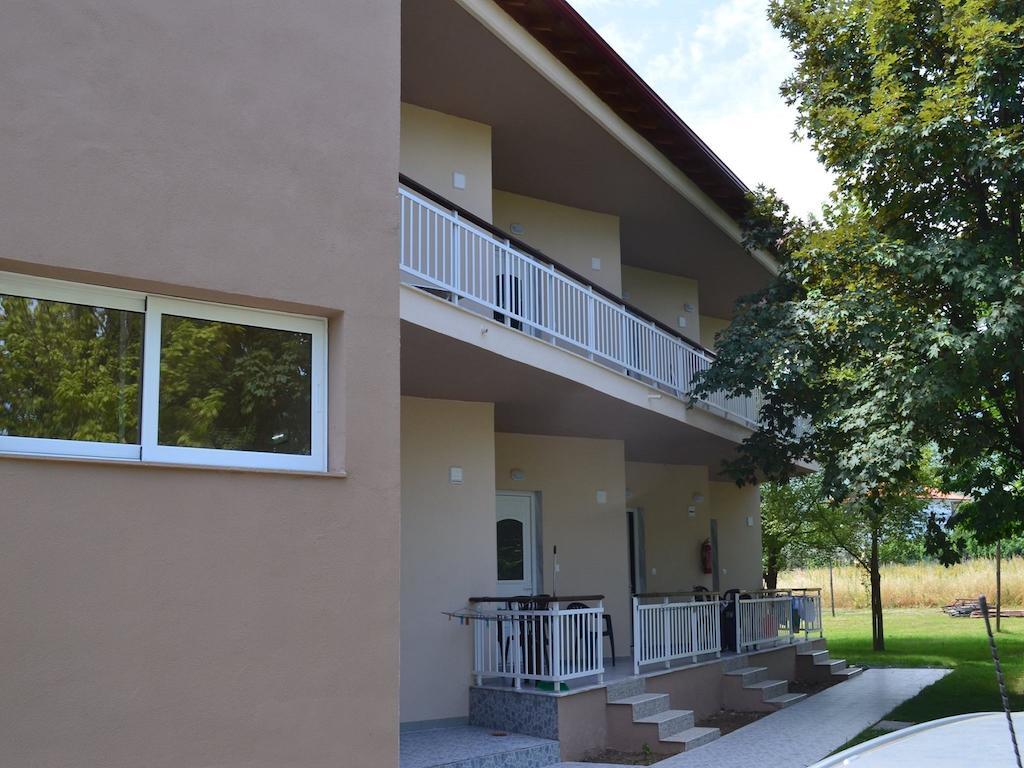 Priona Rooms ปาราเลีย สโกทินิส ภายนอก รูปภาพ